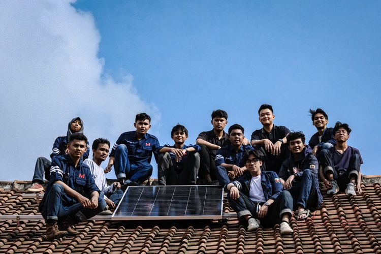 Himpunan Mahasiswa Teknik Mesin (HMM ITB) membuat Kolecer Setrum di sebuah sekolah di Desa Cintaasih, Kecamatan Cipongkor, Kabupaten Bandung Barat (KBB), Jawa Barat.
