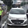 Pengemudi Sigra Meninggal di Tengah Macet Banjir Grogol
