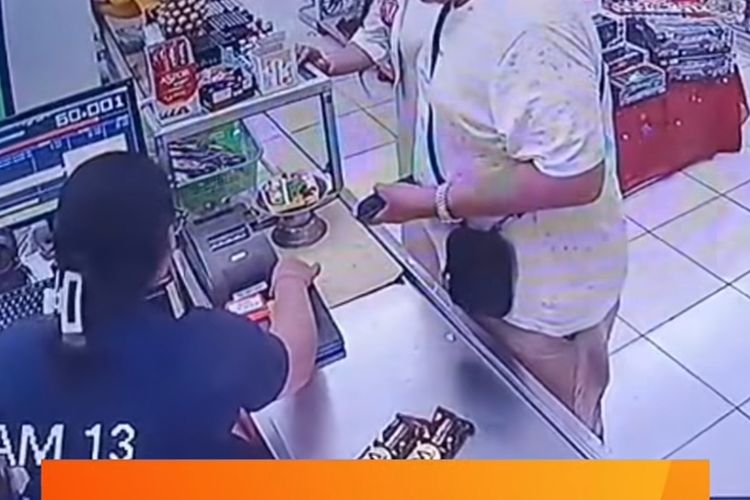 Terekam CCTV, WNA di Bali Curi Uang dengan Mengelabui Kasir Minimarket