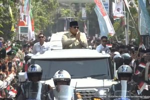Prabowo Hadiri Syukuran 1 Abad Gontor, Sapa Santri dari Atas Maung