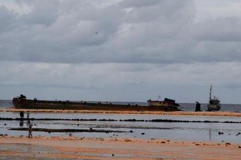 Sebuah Kapal Tunda Tenggelam di Laut Lepas, 10 Kru Selamat