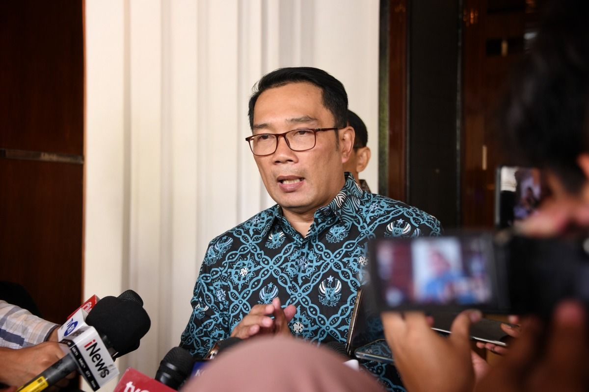 Gubernur Jawa Barat Ridwan Kamil saat diwawancarai awak media usai mengikuti Rakor Koordinasi Tingkat Menteri terkait pembahasan manajerial Pesantren Al Zaytun pasca penetapan Panji Gumilang sebagai tersangka di kantor Kemenko Polhukam, Jakarta, Kamis (3/8/2023).