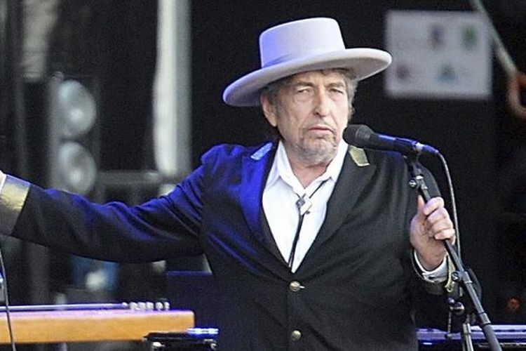 Penyanyi dan penulis lagu AS, Bob Dylan, tampil di Festival Les Vieilles Charrues di Carhaix, Perancis, pada 22 Juli 2012. Dylan ditetapkan sebagai pemenang Hadiah Nobel Sastra pada Kamis (13/10/2016).