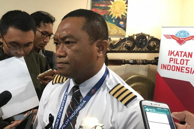 Ketua Umum I Ikatan Pilot Indonesia, Rama Noya saat diwawancarai di kantornya, Jakarta, Jumat (2/11/2018).