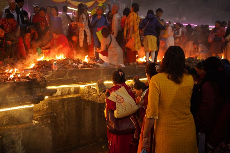 Perayaan Hari Ibu di Nepal melalui Festival Mata Tirtha Aausi.