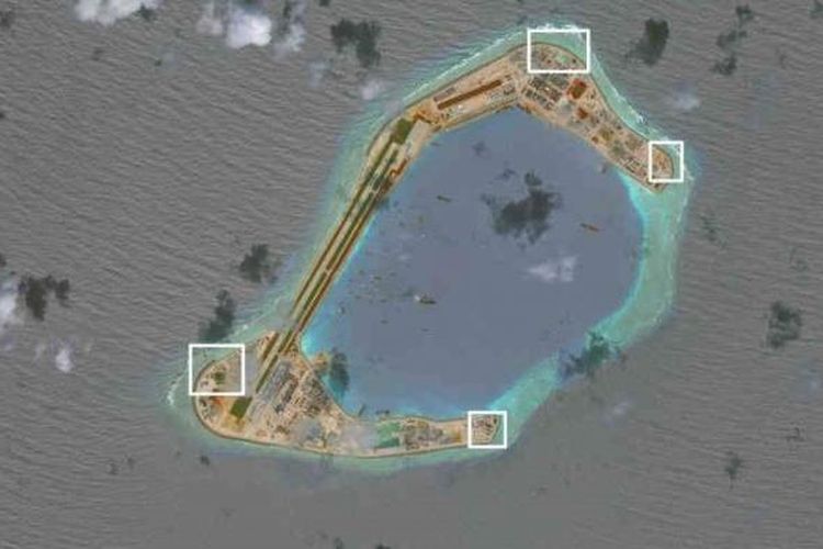 Foto satelit 17 November 2016menunjukkan, China membangun sistem pertahanan anti-rudal dan anti-pesawat terbang di pulau-pulau buatan di Laut China Selatan.