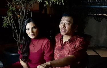 Anang Hermansyah dan Ashanty saat ditemui usia syuting klip videp Luar Biasa di kawasan Gunawarman, Jakarta Selatan, Jumat (15/11/2019).