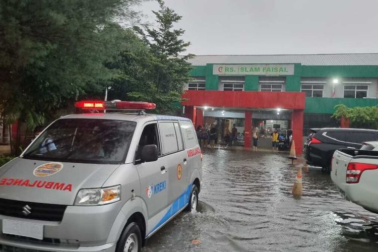 Banjir Makassar Rendam RSI Faisal, 26 Pasien Dievakuasi