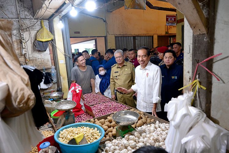 Momen Haru Jokowi Pamit di Pasar Mawar Pontianak, Bahlil dan Erick Thohir Sedih