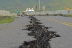 CEK FAKTA: Siswa Gendong Temannya yang Terluka Saat Gempa, Bukan di Taiwan tetapi China