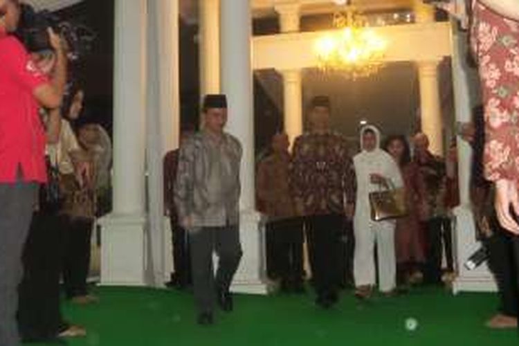 Presiden Joko Widodo dan Ibu Negara Iriana saat menghadiri acara buka puasa bersama di Istana Wakil Presiden Jakarta, Jumat (24/6/2016).