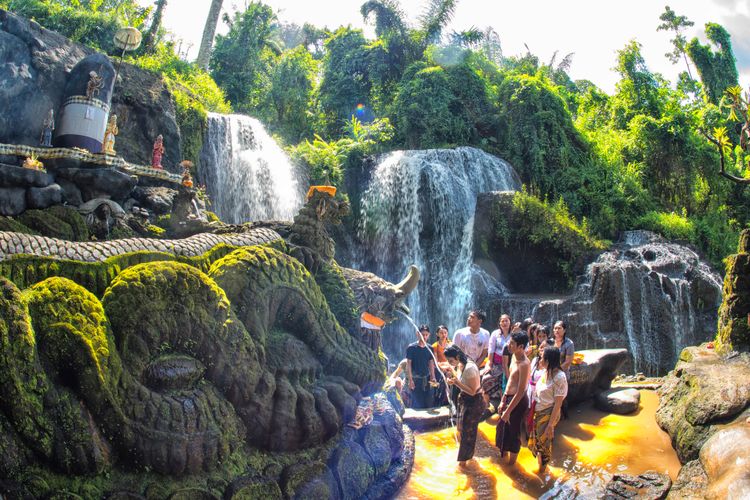 Melukat, ritual for cleaning and purifying body and mind, Abiansemal village Bali