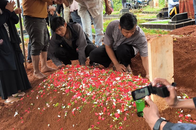 Polisi Temukan Luka pada Leher Tiga Anggota Keluarga yang Tewas di Ciputat Timur 