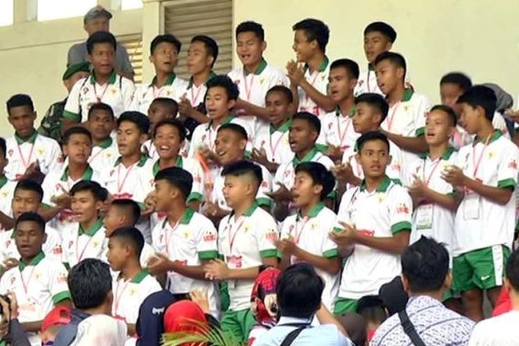  Sebanyak 22 pemain yang tergabung dalam Timnas Pelajar U-15 Kemenpora siap melakukan pertempuran dengan sejumlah kontestan dari belahan dunia dalam gelaran IBER Cup yang berlangsung di Estoril, Portugal pada 1-6 Juli mendatang.
