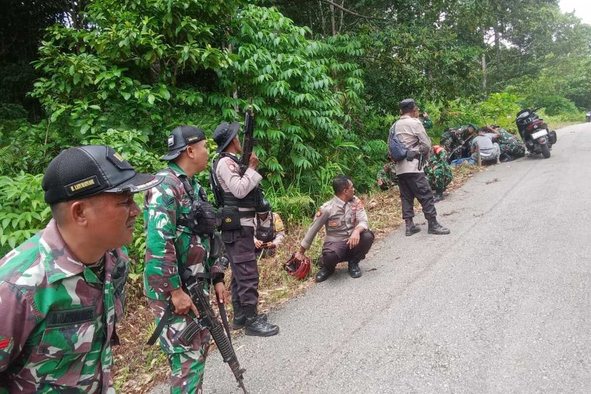 Bentrok warga di Kecamatan Seram Utara Kabupaten Maluku Tengah pecah, Kamis (3/4/2025). Bentrokan itu menyebabkan sejumlah rumah warga terbakar. Saat ini aparat kepolisian dan TNI telah berada di lokasi untuk menenangkan situasi.