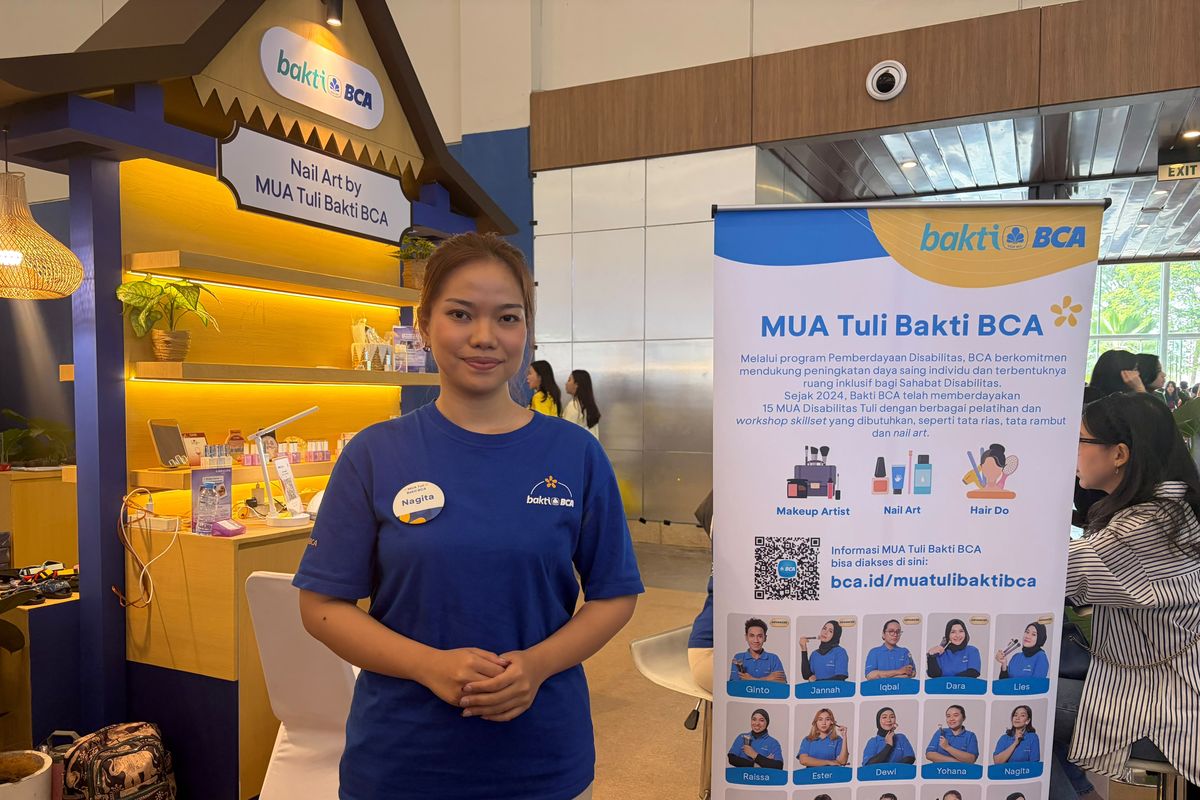 MUA Tuli Bakti BCA Nagita Putri Aisyah.