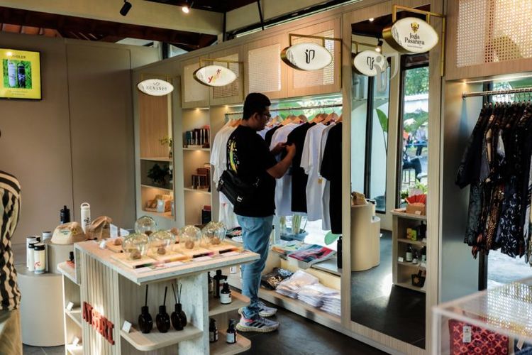 Salah satu gerai di Prambanan Merchandise Store yang berada di area Candi Prambanan. 