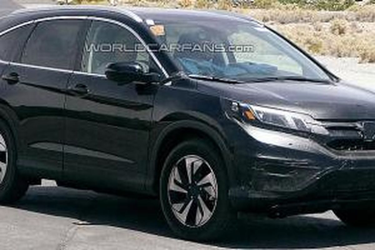 Honda CR-V facelift yang terjepret kamera sedang tes jalan di California