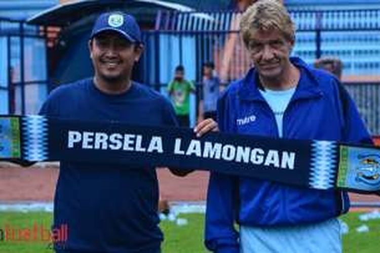 Pelatih asal Swedia, Stefan Hansson, resmi menangani Persela Lamongan. 