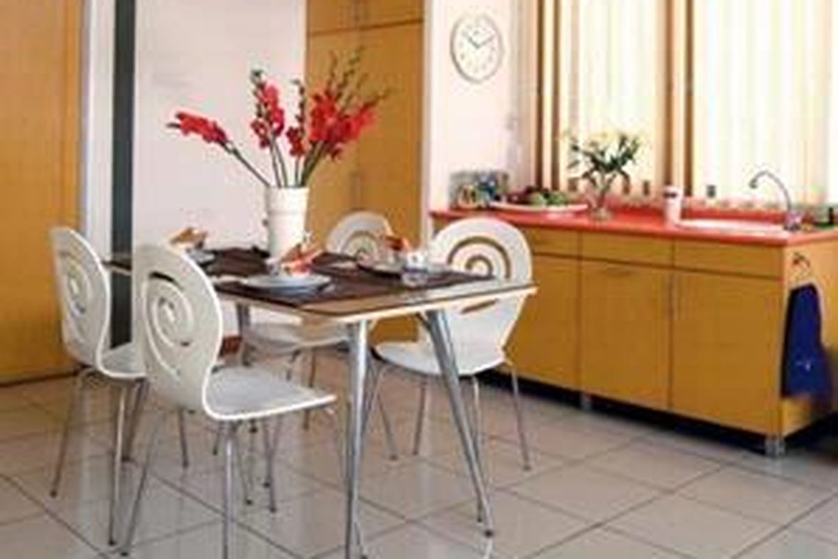 Ruang makan utama ada di lantai atas meski dapur berada di lantai bawah. Namun, tetap ada pantry di lantai atas untuk menyiapkan makanan atau mencuci piring.