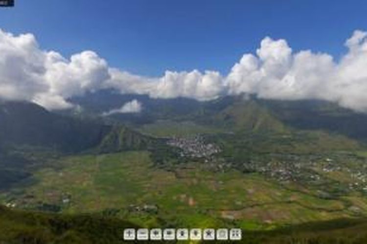 Desa Sembalun di Lombok Timur terlihat dari puncak Bukit Pergasingan (1.700 mdpl). Klik dan geser foto 360 derajat di tubuh berita bawah.