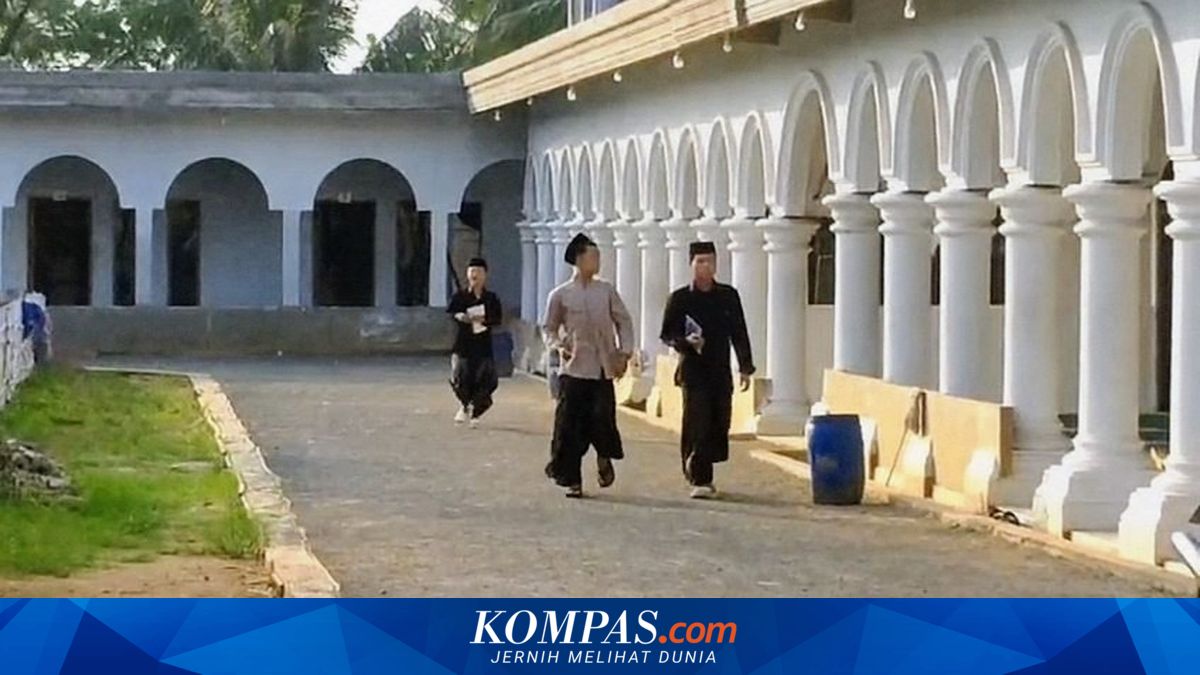 32 Tahun Menyalakan Pesantren dengan Tenaga Air, Kisah KH Anwar Bangun Listrik Mandiri di Lampung Timur