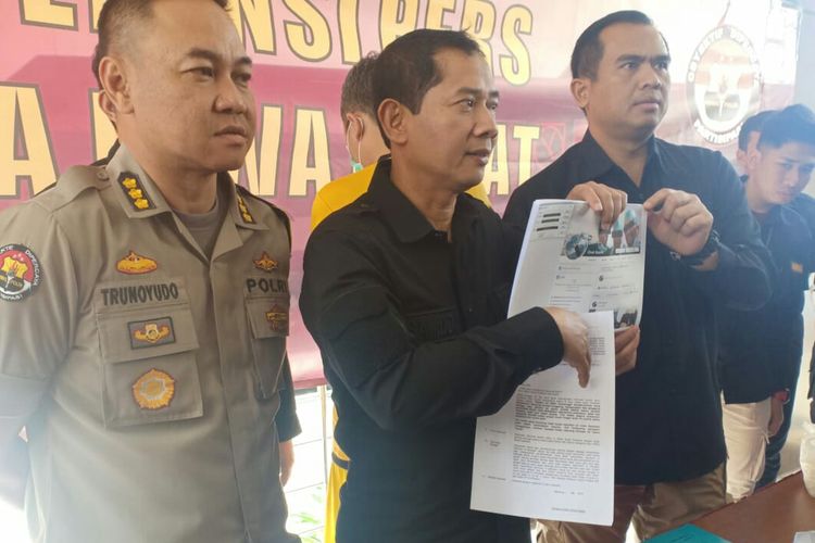 Dirkrimsus Polda Jawa Barat, Kombes Pol Samudi, telah melakukan ekspose penangkapan seorang dokter yang sebar berita hoax 