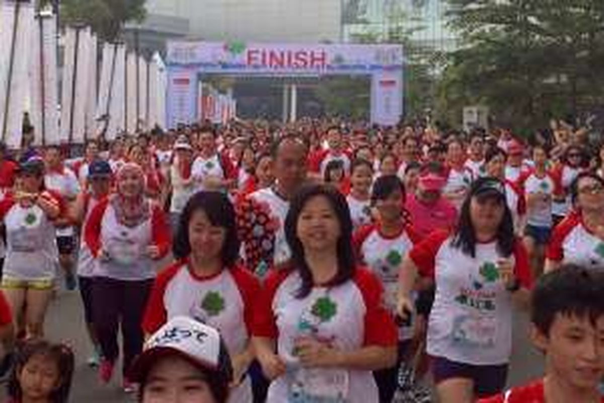 4.300 peserta berlari dalam Hello Kitty Run 2016 yang diadakan di Aeon Mall, BSD.