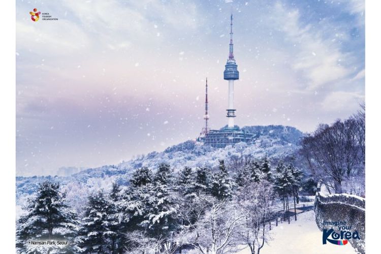 Namsan Seoul Tower saat musim dingin. 