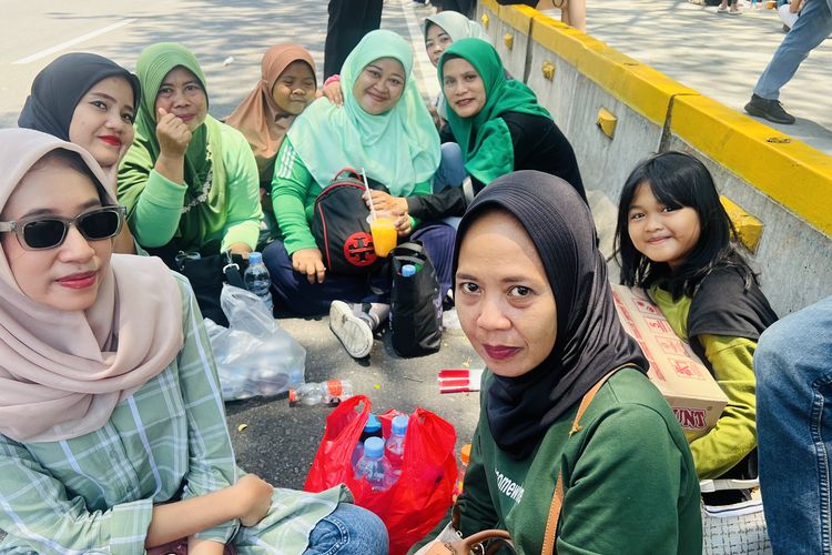 Antusiasme Warga Tangsel, Pagi-pagi ke Jakarta demi Lihat Pelantikan Prabowo