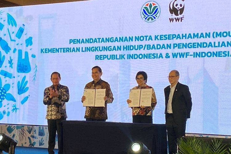 KLH dan WWF Indonsia bekerja sama menangani isu pencemaran dan iklim, Selasa (28/10/2025). 