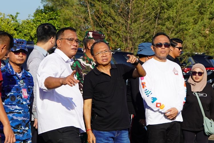 Menteri LH dan Wayan Koster Pimpin Pemulihan 18 Hektar Mangrove di Bali
