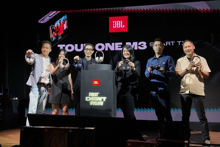 Headphone JBL Tour One M3 Smart Tx resmi diluncurkan di Indonesia, dengan harga Rp 7,5 juta.