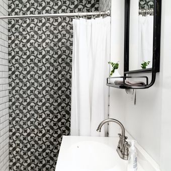 Ilustrasi wallpaper kamar mandi