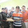 Serahkan Bantuan ke Korban Banjir di Desa Paledah, Wagub UU: Perlu Kolaborasi untuk Tanggulangi Banjir