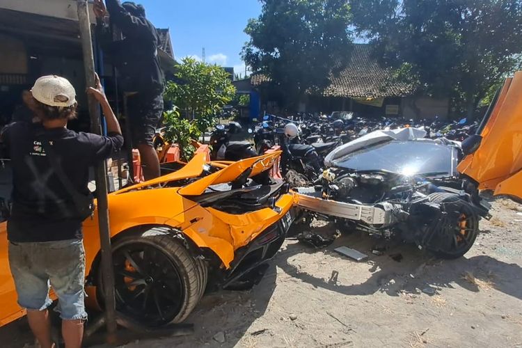 Supercar McLaren Terbelah Usai Kecelakaan di Sukoharjo, Andra ST Rawat Jalan
