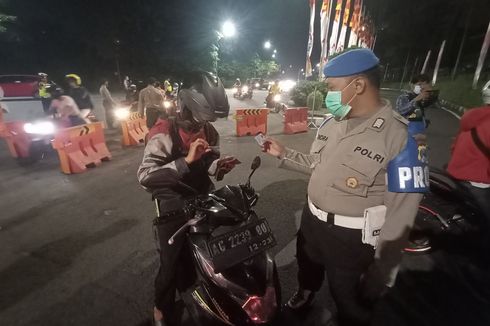 Larangan Mudik Berlaku, Bundaran Waru Disekat, Masuk Surabaya Diperketat, Kendaraan Diminta Diputar Balik
