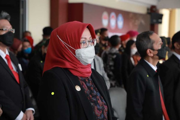 Bupati Bogor Ade Yasin saat menghadiri secara langsung acara Sidang Senat Terbuka Pengukuhan Gelar Profesor Kehormatan Ilmu Pertahanan Bidang Kepemimpinan Strategik Kepada Prof.Dr.(H.C) Megawati Soekarnoputri, di Universitas Pertahanan RI kawasan IPSC Sentul, Kecamatan Citeureup, Kabupaten Bogor, Jawa Barat, Jumat (11/06/2021).