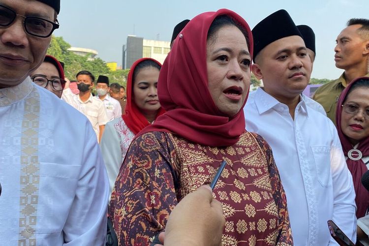 Ketua DPP PDI-P Puan Maharani usai Apel Peringatan Hari Santri Nasional, di Tugu Pahlawan Surabaya, Minggu (22/10/2023).