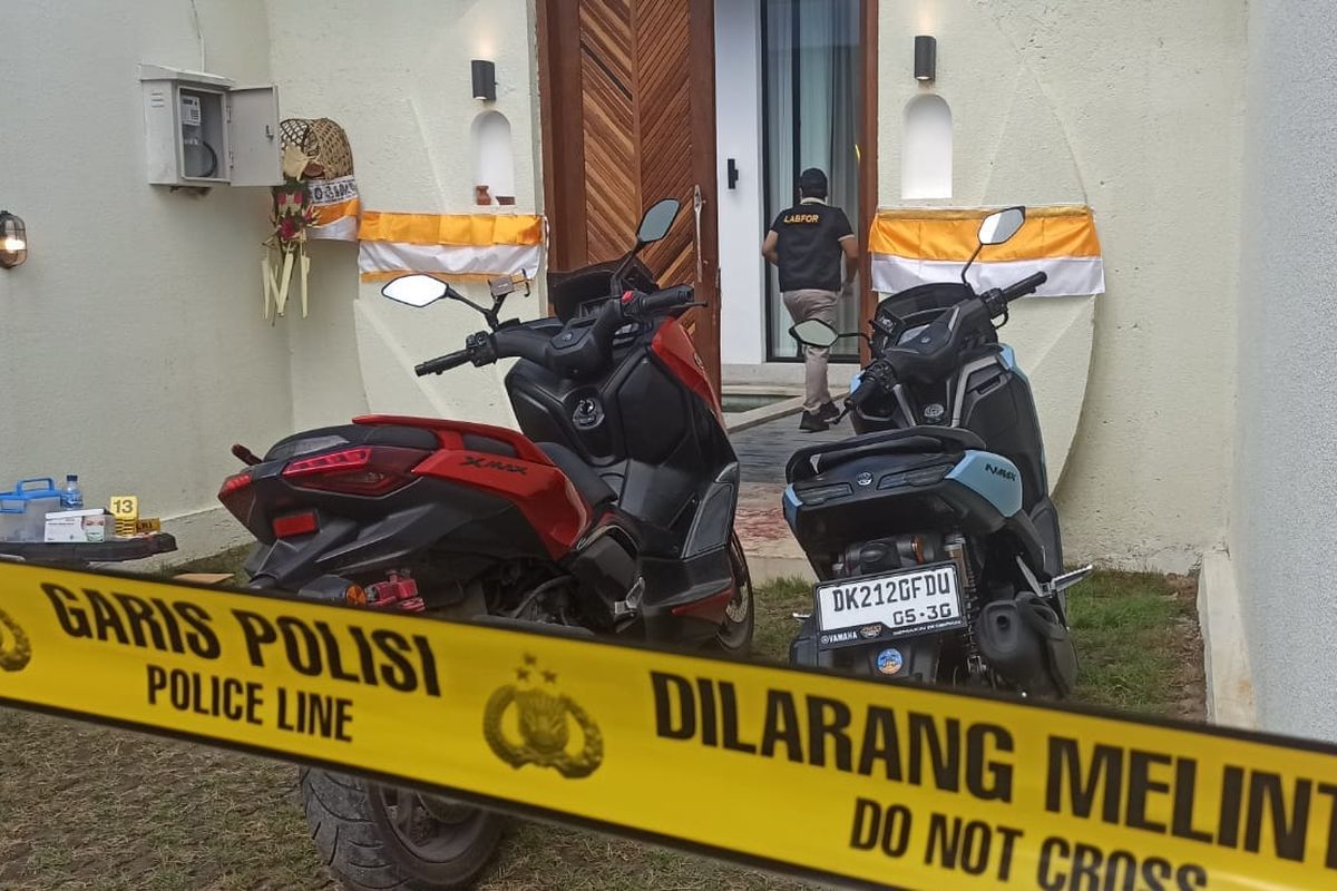 Tim inafis Polres Badung melakukan pemeriksaan dalam kasus penembakan terhadap dua WNA Australia di sebuah vila di Desa Munggu, Kecamtan Mengwi, Kabupaten Badung, Bali, pada Sabtu (14/6/2025).