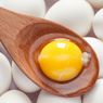 Makan Telur Mentah, Sehat atau Malah Berbahaya?