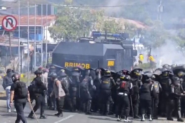 Demo Mahasiswa Tolak Militerisme di Jayapura Ricuh, Sekolah Diliburkan