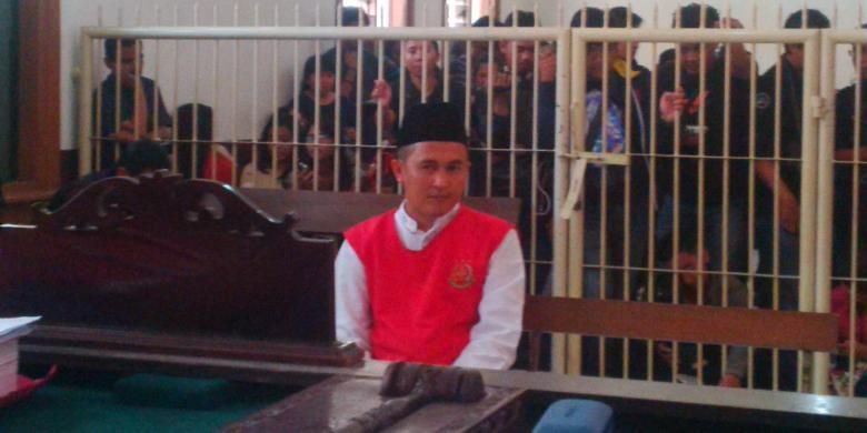 Terdakwa eksekutor pembunuh Fransisca Yofie, yakni Wawan, saat menjalani sidang tuntutan di PN Bandung, Kamis, (6/3/2014).