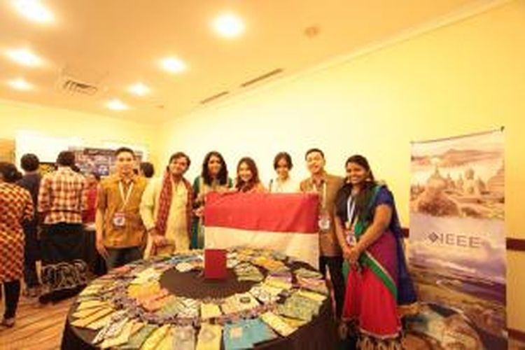 Empat mahasiswa Bandung yang tergabung dalam IEEE Student Branch Tel-U meraih peringkat ketiga Asia Pacifik pada ajang “IEEE Student, Young Professional, and Women in Engineering Region 10 Asia Pacific Congress 2015” yang berlangsung di Colombo, Sri Lanka, 9 - 12 Juli 2015 lalu.