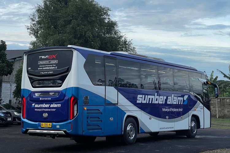 Bus baru PO Sumber Alam pakai bodi Triun DX buatan Karoseri Trijaya Union