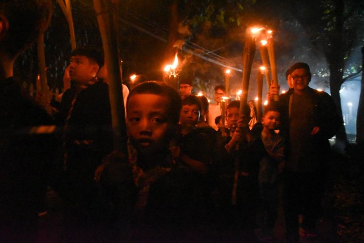 Tradisi Pawai Obor Tetap Bertahan di Bandung, Kenalkan Generasi Muda pada Tahun Baru Islam