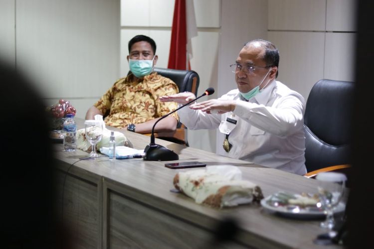 Gubernur Kepulauan Babel Erzaldi Rosman, saat menghadiri Lokakarya Pembentukan Prodi Pendidikan Dokter UBB, di Ruang Tanjung Pesona Kantor Gubernur Kepulauan Babel, Rabu (11/11/2020). 