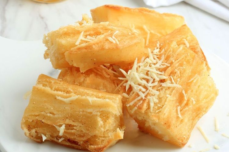 Tips membuat singkong goreng merekah tanpa es batu atau dikukus.