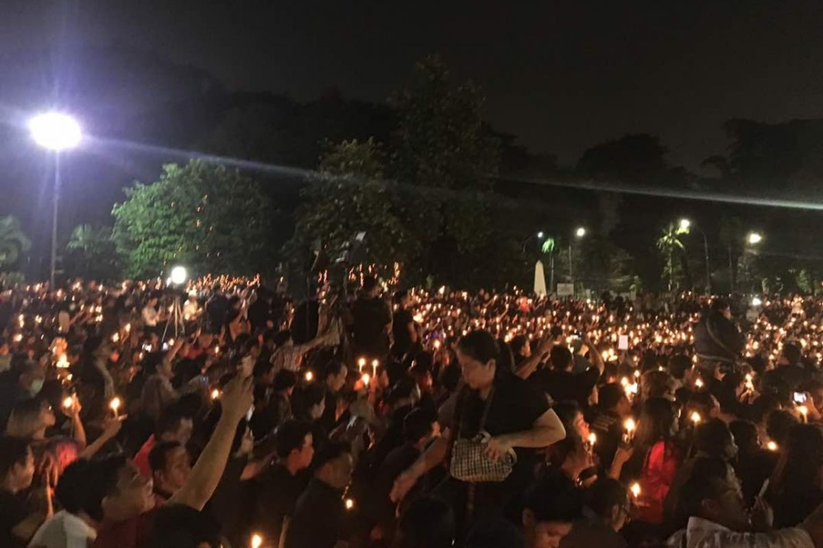 Malam solidaritas pendukung Basuki Tjahaja Purnama (Ahok) di Tugu Proklamasi, Jakarta Pusat, Rabu (10/5/2017).