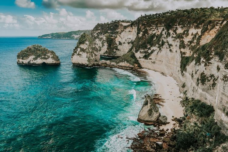 Pantai Diamond di Nusa Penida, Bali.